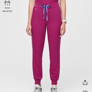 NWT FIGS Zamora high waisted joggers and Catalina scrub top in Raspberry sorbet